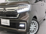 LEDヘッドライトとLEDフォグランプで、夜間の走行も明るい♪