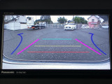 駐車や後退時の安全をサポート。後方視界を広げ、運転をより安心に変えてくれます。