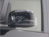◆ドアミラーウインカー◆ドアミラーにウインカーを装備しています。対向車に自身の進行方向を合図し安全に運転できます。