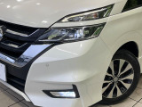 【LEDヘッドライト】悪天候や夜間走行時も良好な視界を確保し安心して運転できる高輝度LEDヘッドライトを装備!点灯速度が早く、消費電力も抑えられています。