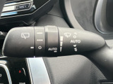 シンプルな操作でワイパーをコントロールできるレバー。雨天時でも視界を確保し、安全運転をサポートします。