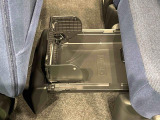中敷きを立ち上げれば、倒れやすい荷物も安定して積める置きラクボックスが標準装備