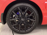 純正アルミホイールです。足元が引き立つので、車全体のイメージがアップしますよ!