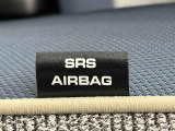 車両側方からの衝撃を緩和するSRSサイドエアバッグ(運転席/助手席)に加えて,SRSカーテンシールドエアバックも標準装備