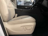 パワーシート搭載。微妙な調整が手軽にでき、ピッタリなポジションで運転することが可能です。