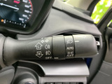 操作しやすいウインカーレバー。周囲への安全確認を怠らず、スムーズな車線変更をサポートします。