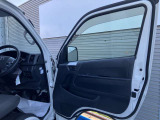 運転席ドア内張の状態です。