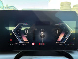 スタイリッシュなデザインのメーターパネルです。速度のみならず、燃料の残量、走行距離など多機能でとっても見やすいパネルになっております。