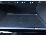 スマホの置くだけ充電に対応です!