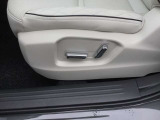 助手席もパワーシートです。