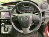 握りやすいステアリングで、快適な運転操作をサポート。長距離ドライブでも疲れにくい設計となっています。