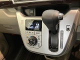 品質へのこだわり!フロアマットやシートなど車内をキレイに清掃し、ニオイや汚れなどを徹底的にクリーニングしてもらっております。室内はピカピカです☆