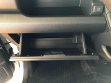 よく使うものが手を伸ばせばすぐ届く、機能面で充実した収納。