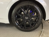 純正アルミホイールです。足元が引き立つので、車全体のイメージがアップしますよ!