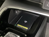スマホを置くだけで充電できるワイヤレス充電器!ケーブルの抜き差しが不要なのでとても便利です♪