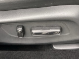 電動シート装備しております。