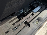 荷室下には、工具やパンク修理キットが収納されています。