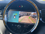 BMW/MINIを熟知したメカニックによる100項目の点検・整備を行います。不具合箇所、交換時期に達している部品に関しましては、全て当社負担で交換してからのご納車となります。