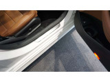 メルセデスジャパンが定めるサーティファイドカー(認定中古車)として登録を致しますので、納車時にはタイヤやバッテリー等も規定以下の数値であれば、整備代金を頂かず、無償で交換となります。ご安心下さい。