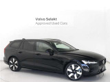アダプティブクルーズは前方車に投影・反射されるミリ波レーダーをグリル部の受光機で感知。カメラ機能と併せて車両相互の車間距離と速度を瞬時に読み取り適正な間隔を保ちます。