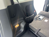後部座席も十分な広さがあります!シートを倒せば荷物もさらに沢山積めますね♪