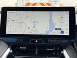 鮮明な地図表示で、目的地までのルートを分かりやすくナビゲート。安全運転をサポートする機能も充実しています。