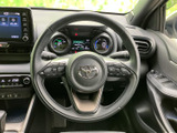 握りやすいステアリングホイールで、長距離運転でも疲れにくい設計。操作性も高く、快適なドライビングをサポートします。