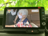 停車時に、テレビ番組を視聴できます。移動時間を有効活用し、快適な時間を提供します。