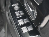 ◆パワーウィンドウスイッチ◆運転席から全席の窓の開閉操作を行うことが出来いつでも換気ができます!