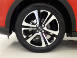 かっこいいホイールですね。 車のイメージを大きく左右するホイール部分はコダワリを持ちたいですね。