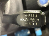 【レーダークルーズコントロール】高速道路での長距離走行が楽に!!自動で速度を保つクルーズコントロールが、衝突軽減システムと連携し、前方の車両を感知して車間を保つように速度調節してくれます!!