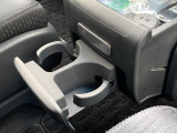 センターコンソールにはドリンクホルダーを装備!休憩中も運転中も重宝します