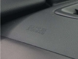 ◆助手席エアバッグ◆SRSエアバッグは、シートベルトだけでは防ぎきれない衝突時の衝撃から乗員を守るための安全装置。衝突時に瞬時に膨らみ、頭部や胸部がダッシュボードに直接衝突するのを防ぎます。