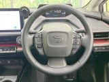 インテリアに合わせたデザインのステアリングは、運転される方のことも考え、運転しやすい形状、大きさです。是非一度、実際に触ってお確かめください。