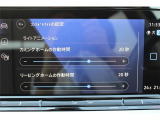 カミングホーム&リービングホーム。夜間など暗い場所での乗降時に、ヘッドライトやドアミラー下のランプが一定時間点灯し、足もとを明るく照らします。