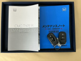 メンテナンスノート【点検整備記録簿・保証書】、取説も揃ってます。スマートキーはバッグなどにしまったままボタン操作でエンジンの始動・停止ができて大変便利です