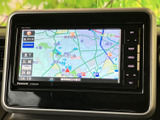 鮮明な地図表示で、スムーズなナビゲーションを実現。最新の情報に基づいたルート検索で、目的地への不安を軽減します。