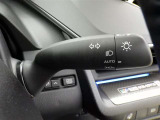 【オートライト】車外の明るさに応じて、自動的にライトの点灯・消灯をしてくれます。