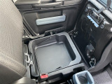 収納スペースになります!車検証入れなども入ります♪