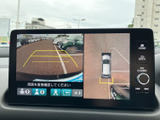 後退時の安全をサポートするバックモニター。駐車場での出し入れをスムーズに行えます。死角を減らし、安全運転をサポートします。