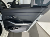 車の乗り降りの際に必ず触るドアハンドルです。使用感が気になる方はお気軽にお申し付けくださいませ。