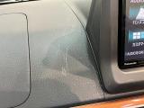 ダッシュボードに傷がございます。お買い求めやすい価格で展示する為に現状での販売です。必要に応じて修理・交換のご希望がございましたら申し受けいたします。