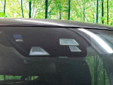 【スマートブレーキサポート】走行中に前方の車両等を認識し、衝突しそうな時は警報とブレーキで衝突回避と被害軽減をアシスト。より安全にドライブをお楽しみいただけます。