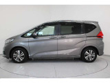 Honda独自のセンタータンクレイアウト、低床設計で床が低くドアも大きく開きますので、女性やお子様、ご年配の方にも一段と乗り降りがしやすくなっています。