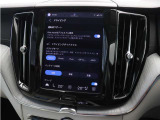 プラグインハイブリッドシステムは、各ドライブモードに応じて電気モーターとガソリンエンジンを協調制御します。