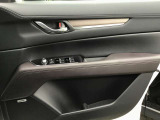 運転席側・ドア内張りの様子です