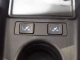 運転席・助手席は夫々独立してシートヒーターが使えますので、寒さの度合いに応じて作動が出来ます!