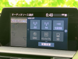 目的地設定やルート検索がスムーズに行える、高画質ディスプレイを搭載したナビゲーションシステムです。安心して快適なドライブをお楽しみください。