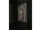 USB接続できます。スマホと接続して音楽を楽しんでください。