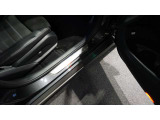 メルセデスジャパンが定めるサーティファイドカー(認定中古車)として登録を致しますので、納車時にはタイヤやバッテリー等も規定以下の数値であれば、整備代金を頂かず、無償で交換となります。ご安心下さい。